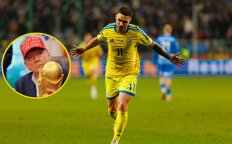 Президент США Дональд Трамп с трофеем Кубка мира и футболист сборной Украины Алексей Гуцуляк