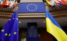 Флаг Украины и ЕС в Европарламенте