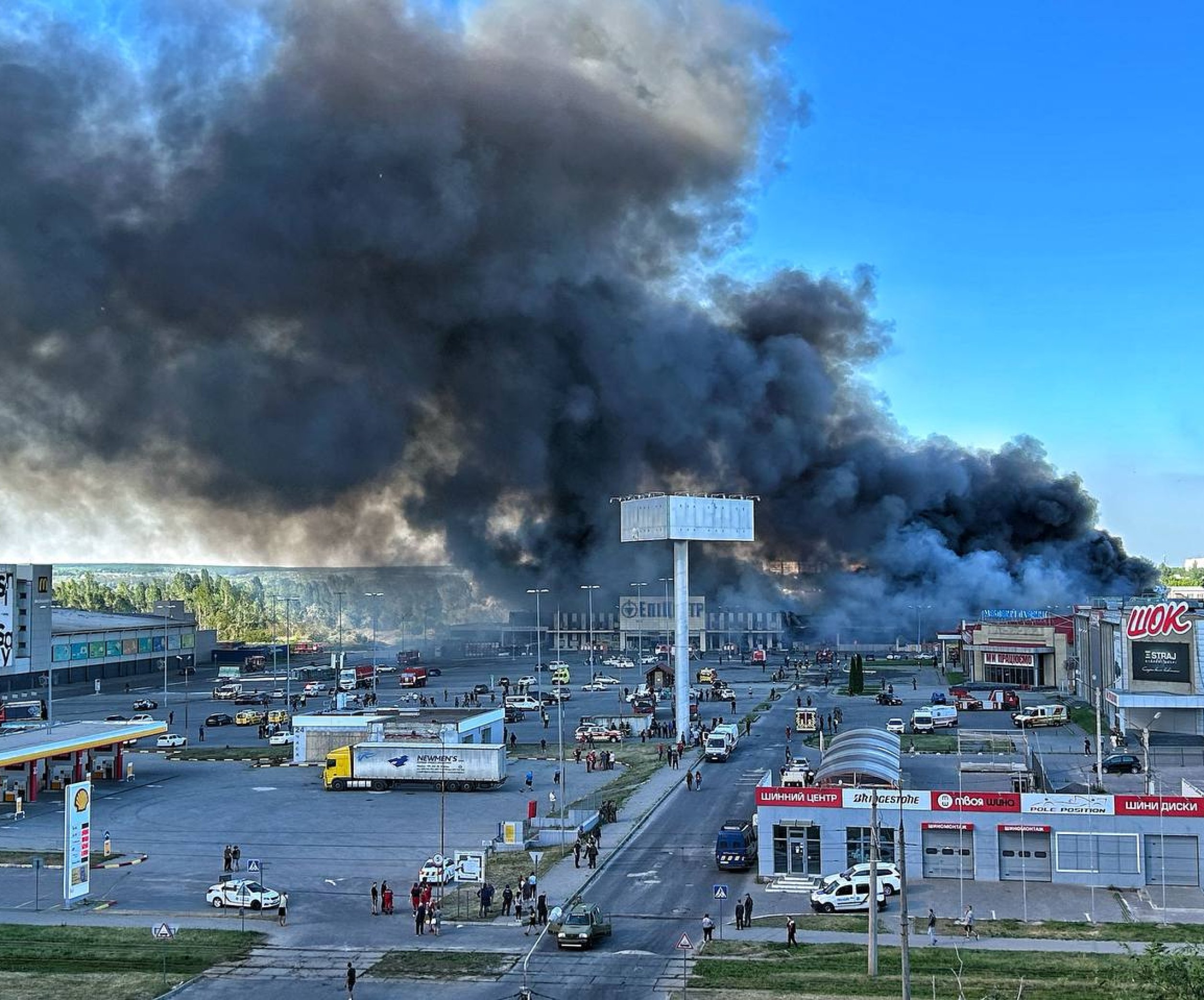 Взрывы в Харькове 25.05.2024 — россияне ударили по строительному  гипермаркету Эпицентр, видео - Телеграф