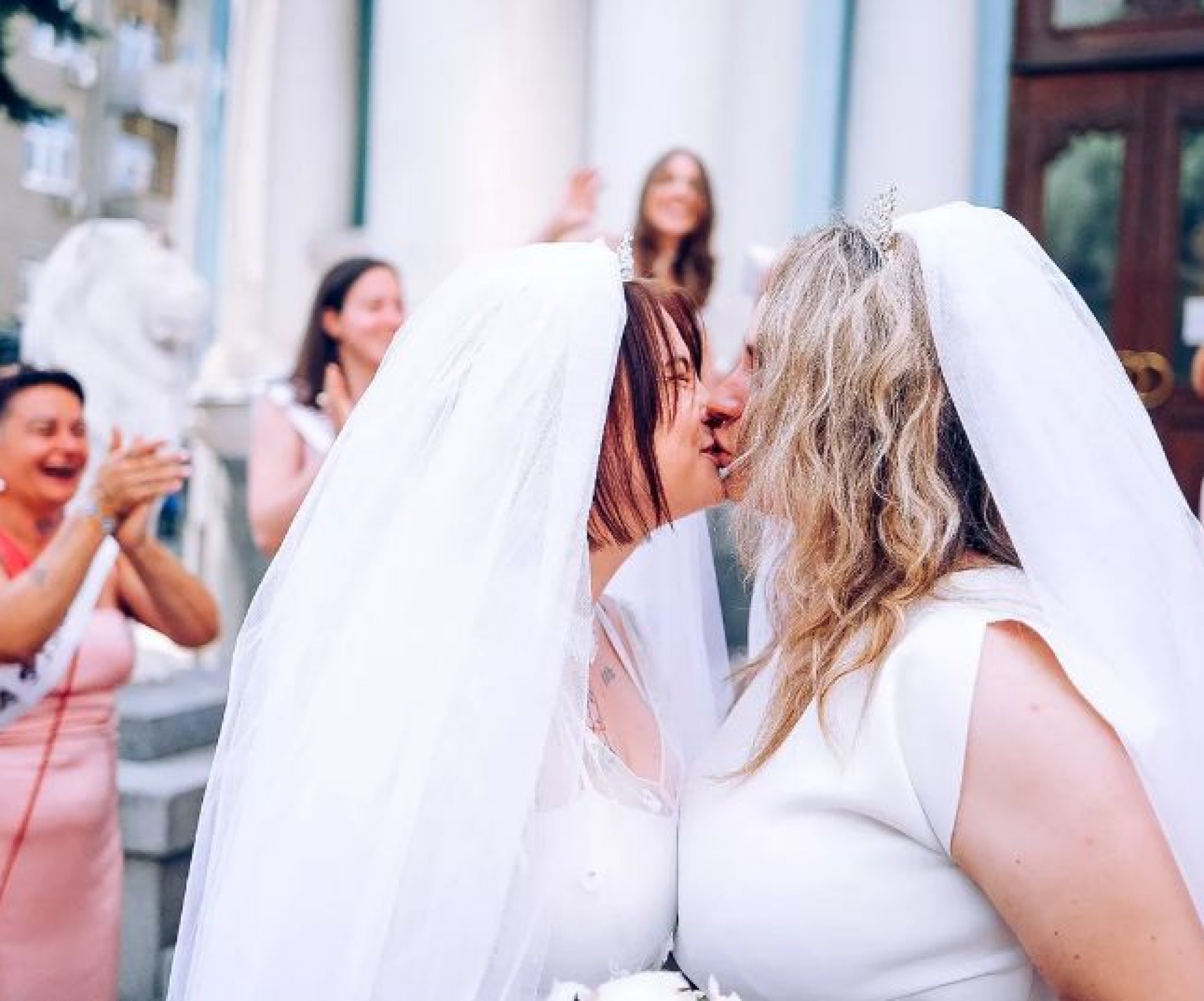 Эпизод с лесбийской свадьбой — Википедия