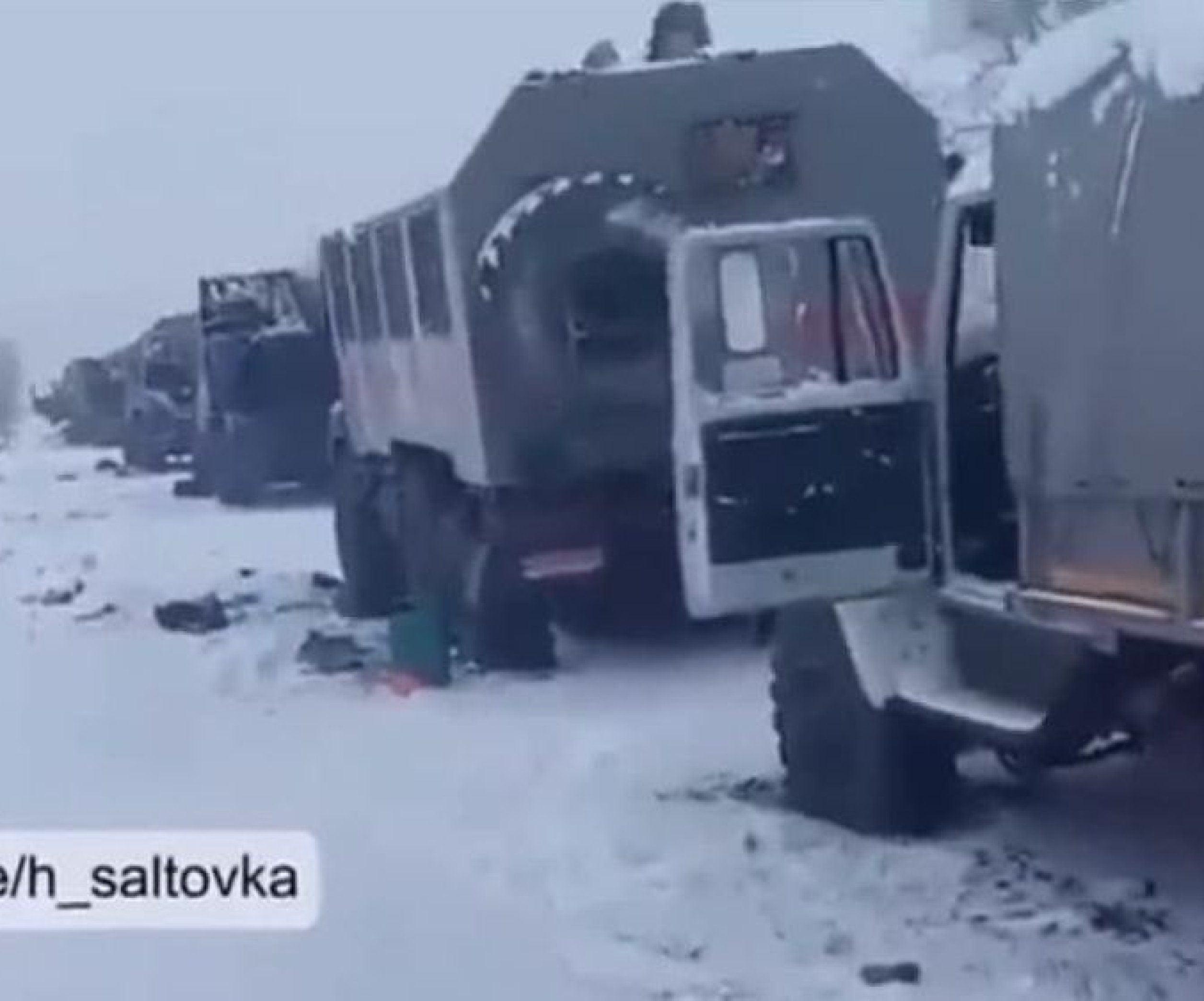 Под Харьковом украинские военные разбили колонну российской техники - видео  - Телеграф