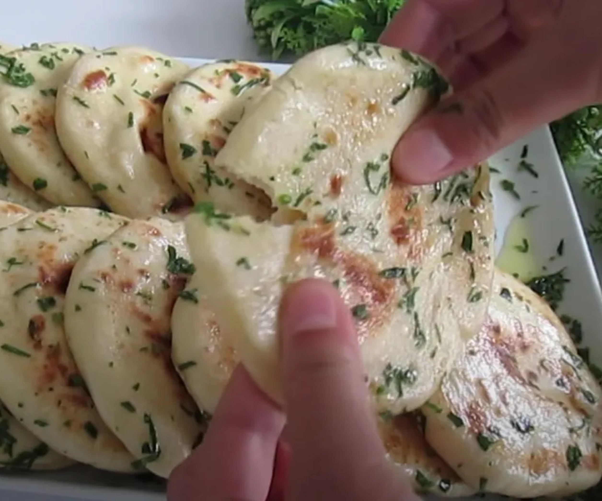 Хлебные лепешки на сковороде без дрожжей: рецепт на любой день - Простой Рецепт