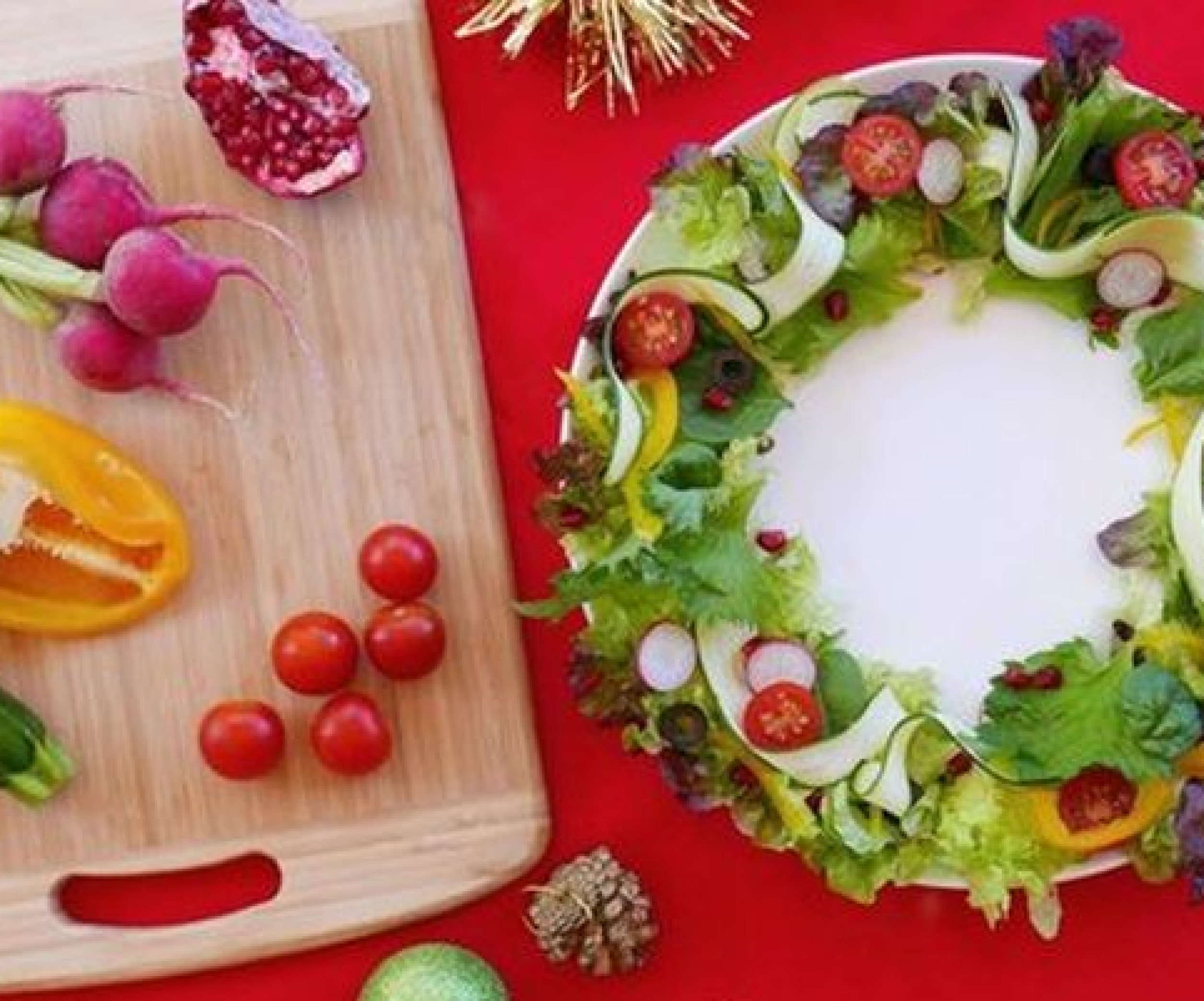 Салат «Новогодний венок» на праздничный стол — рецепты и оформление