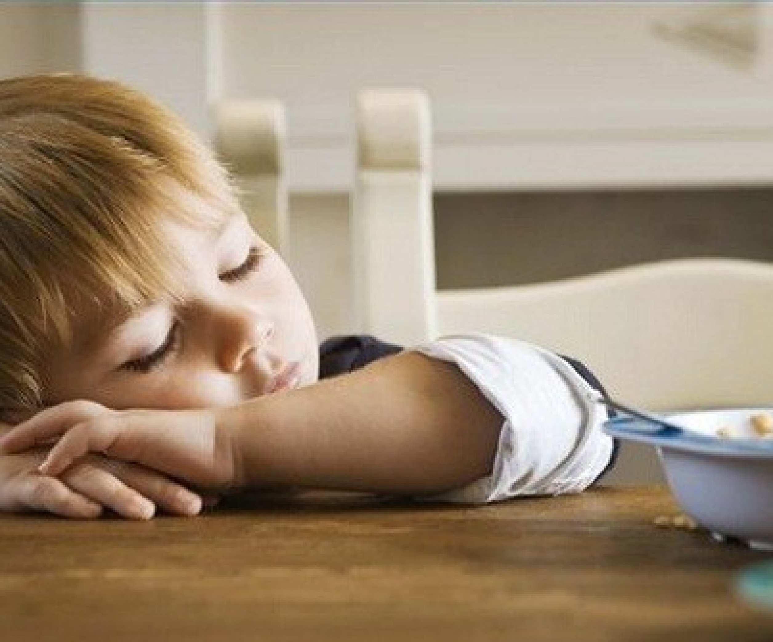 Уставший ребенок. Утомление детей. Сонливость у детей. Быстрая утомляемость у детей.