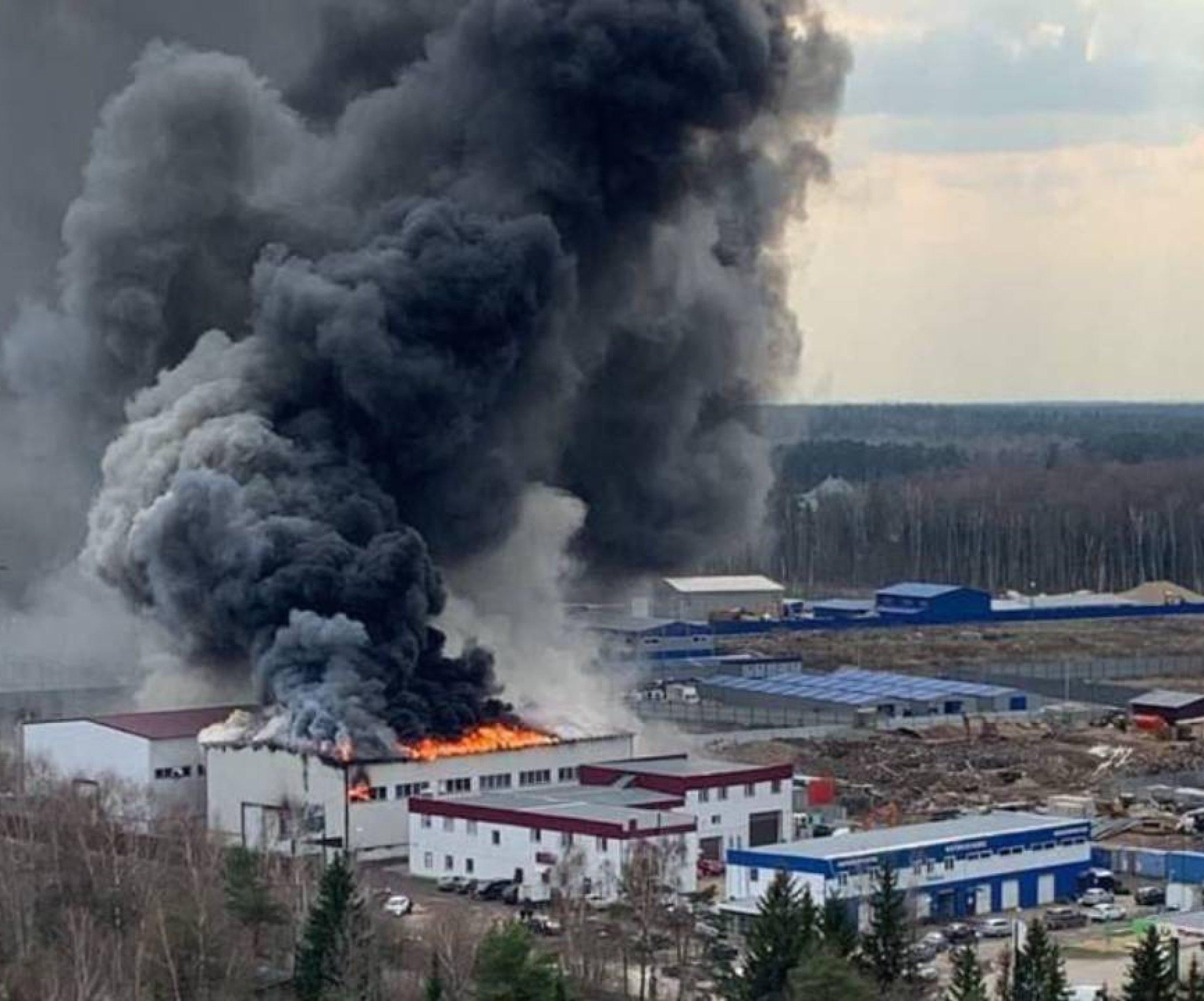 Нахабино Московской области — пожар на складе произошел после взрыва -  Телеграф