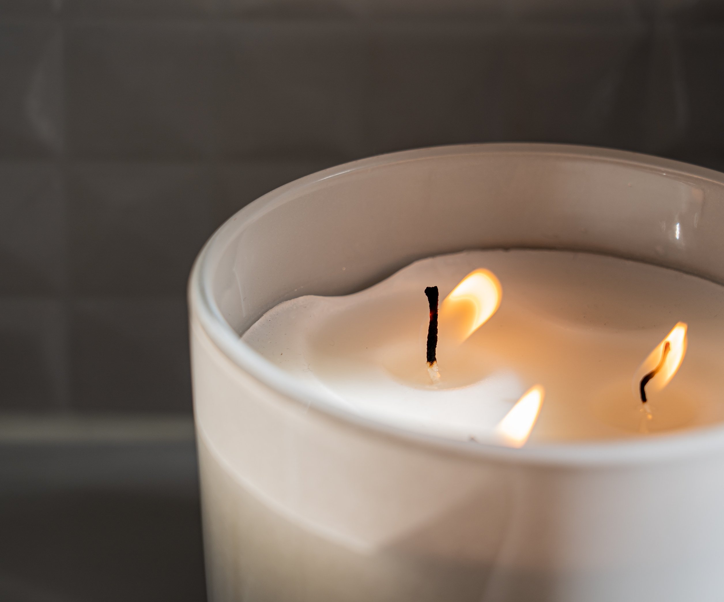 Церковная свеча: обряды. Как почистить квартиру с помощью церковной свечи?