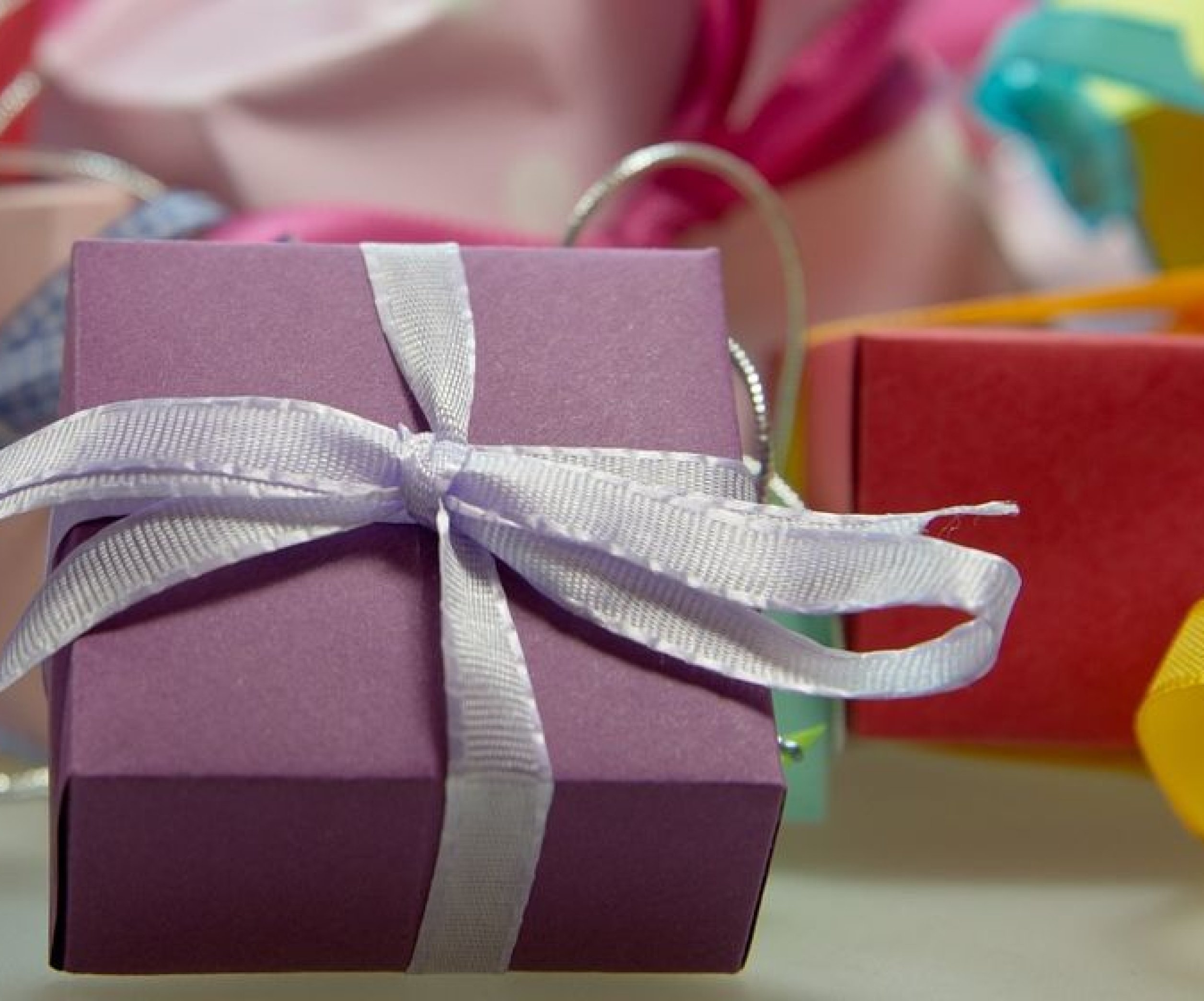 Как правильно передаривать подарки? - эксперты ЮАмейд