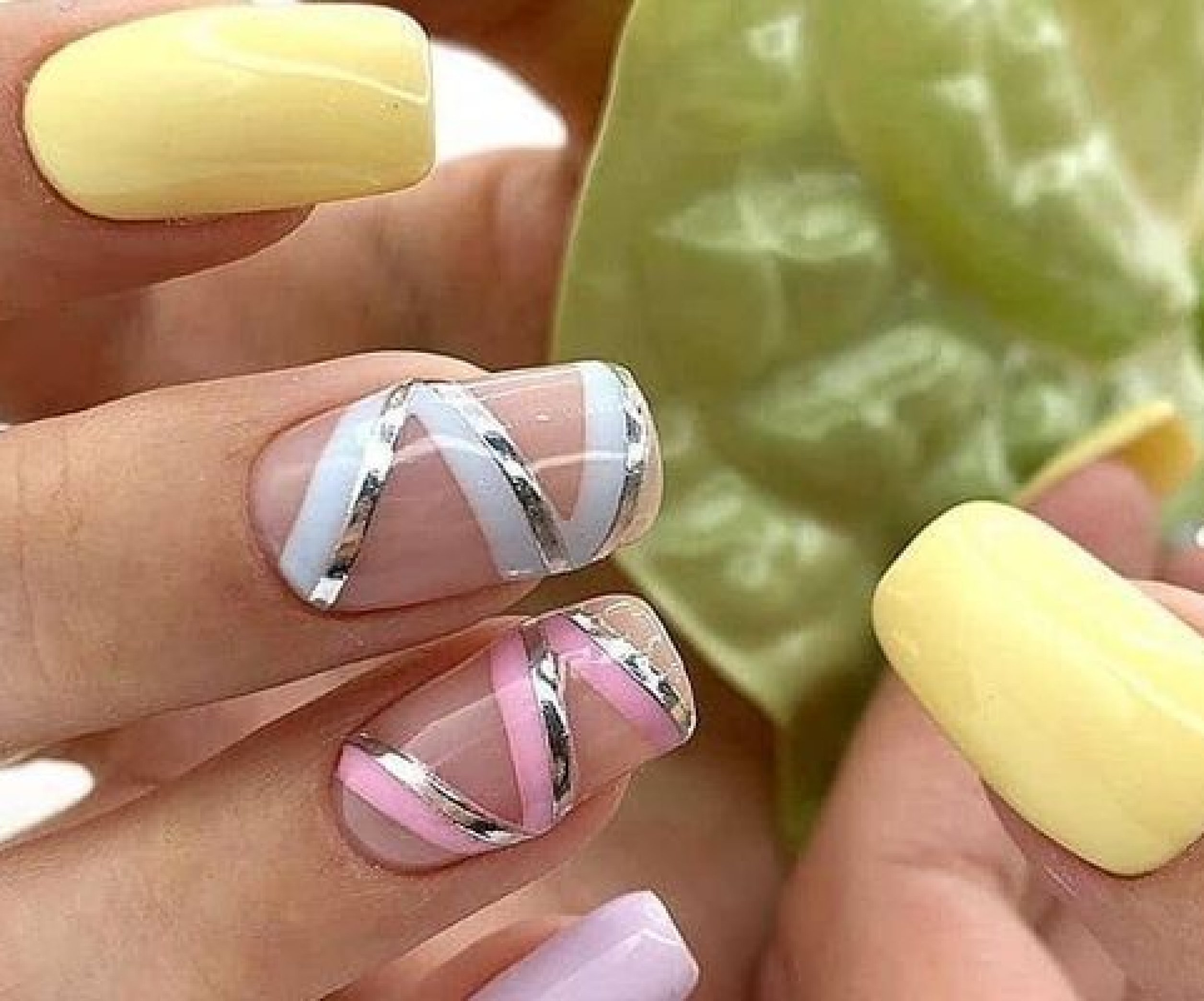 Яркий дизайн ногтей на квадратные ногти весна 2024 (98 фото)