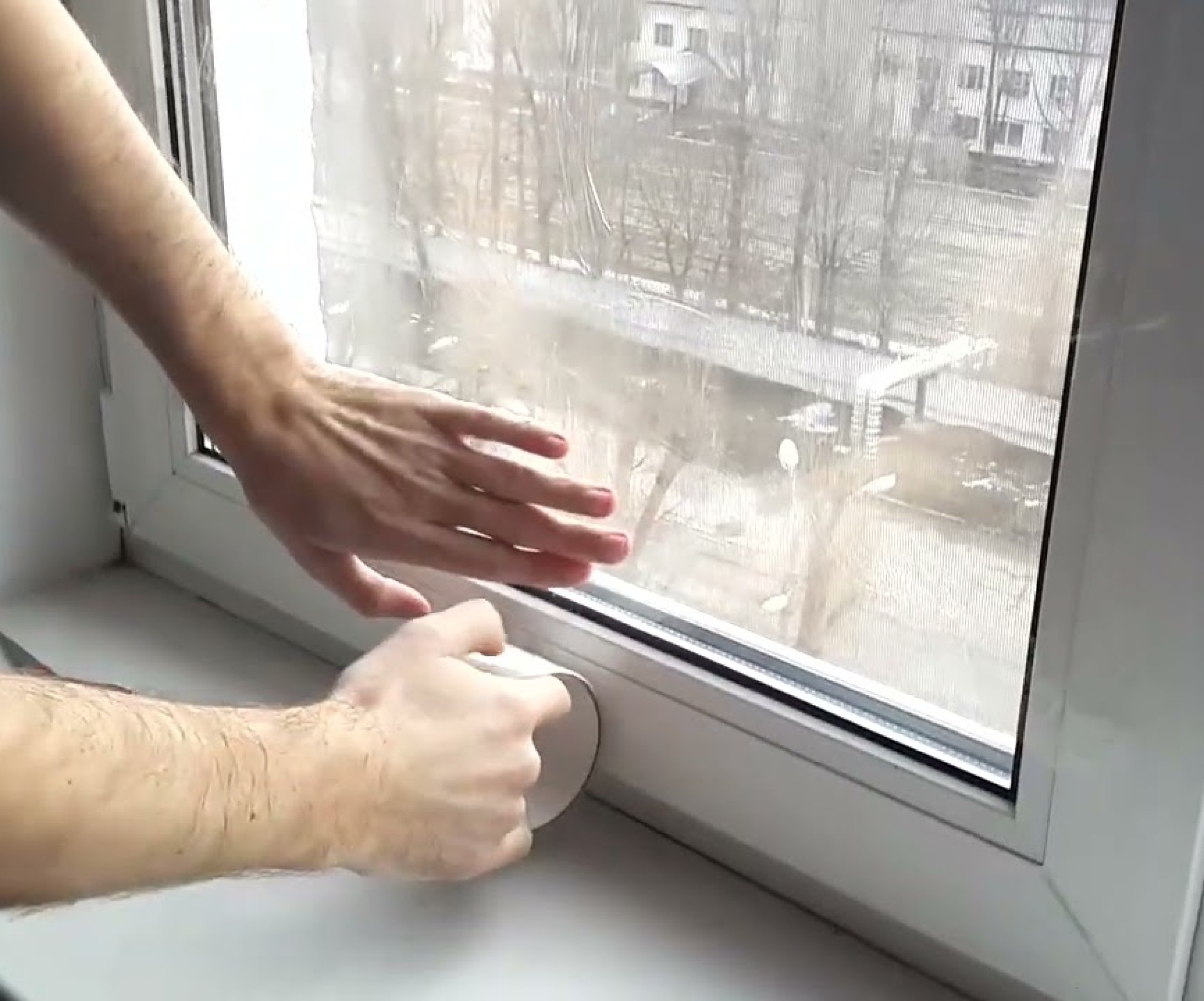 Чем заклеить окно на зиму?