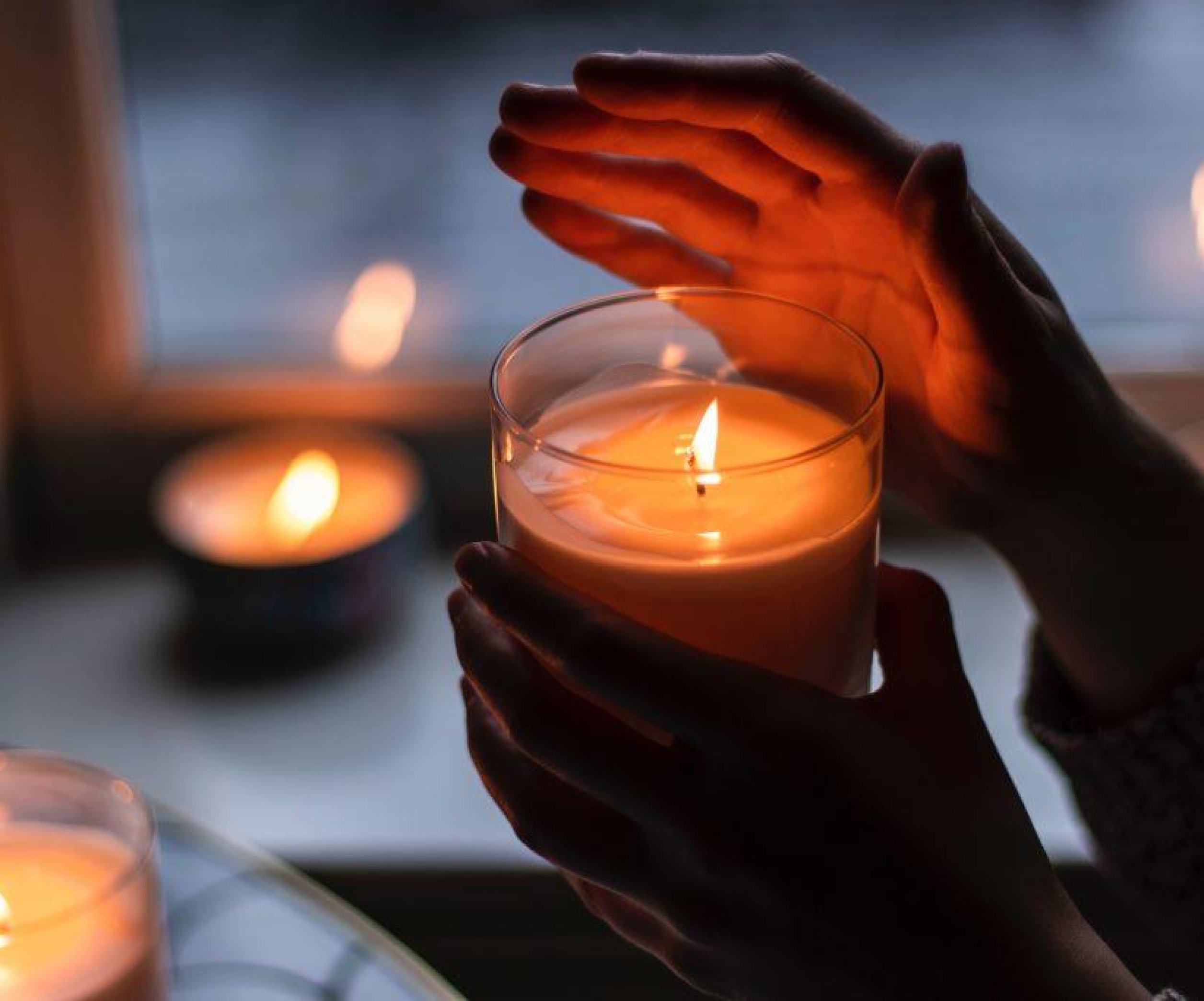 Почему психологи советуют зажигать свечи в доме каждый вечер?