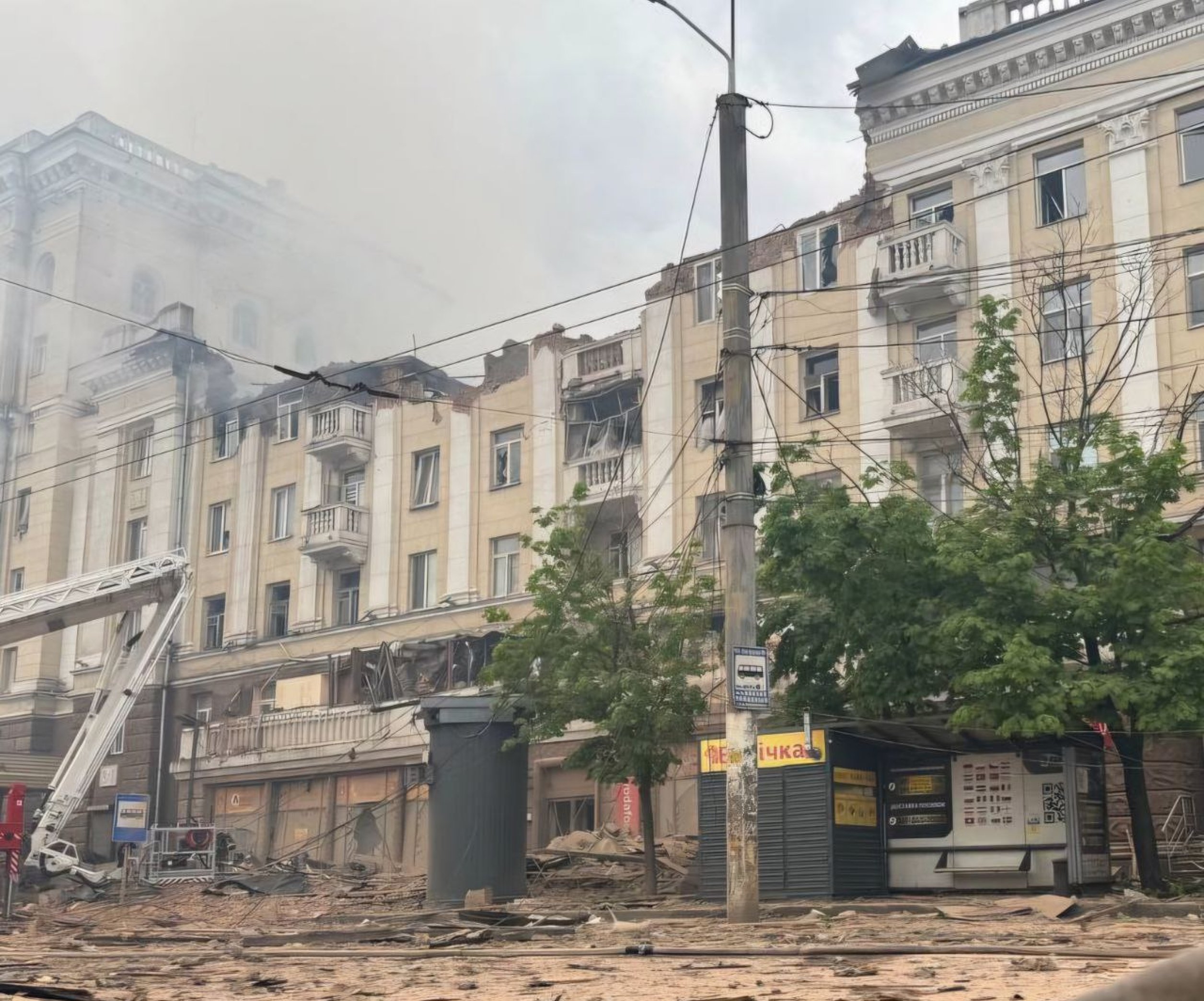 Взрывы в Днепре 19.04.2024 — разрушен жилой дом, есть пострадавшие -  Телеграф