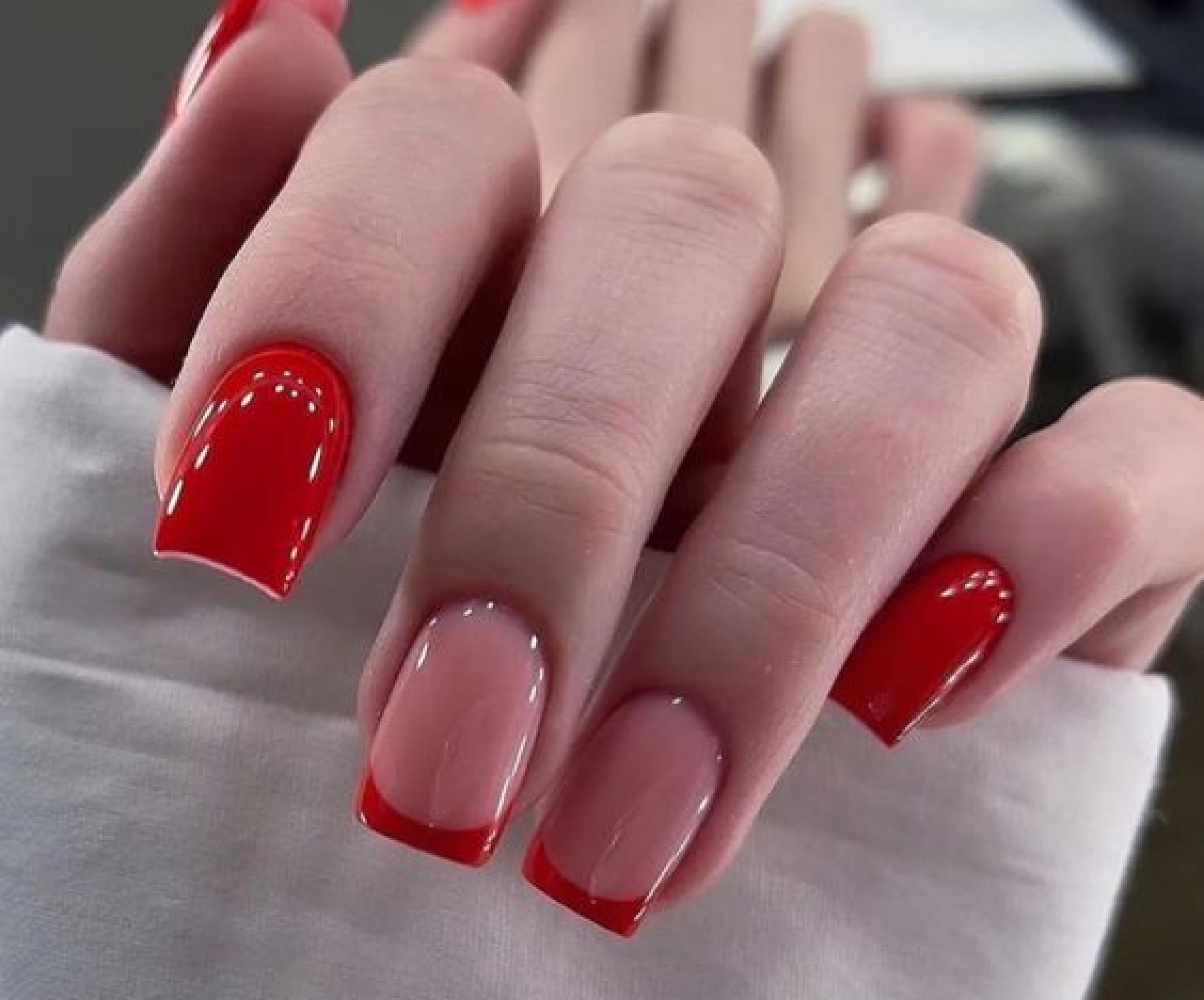 Дизайн ногтей с бантиками — идея шикарного маникюра на День святого Валентина | theGirl