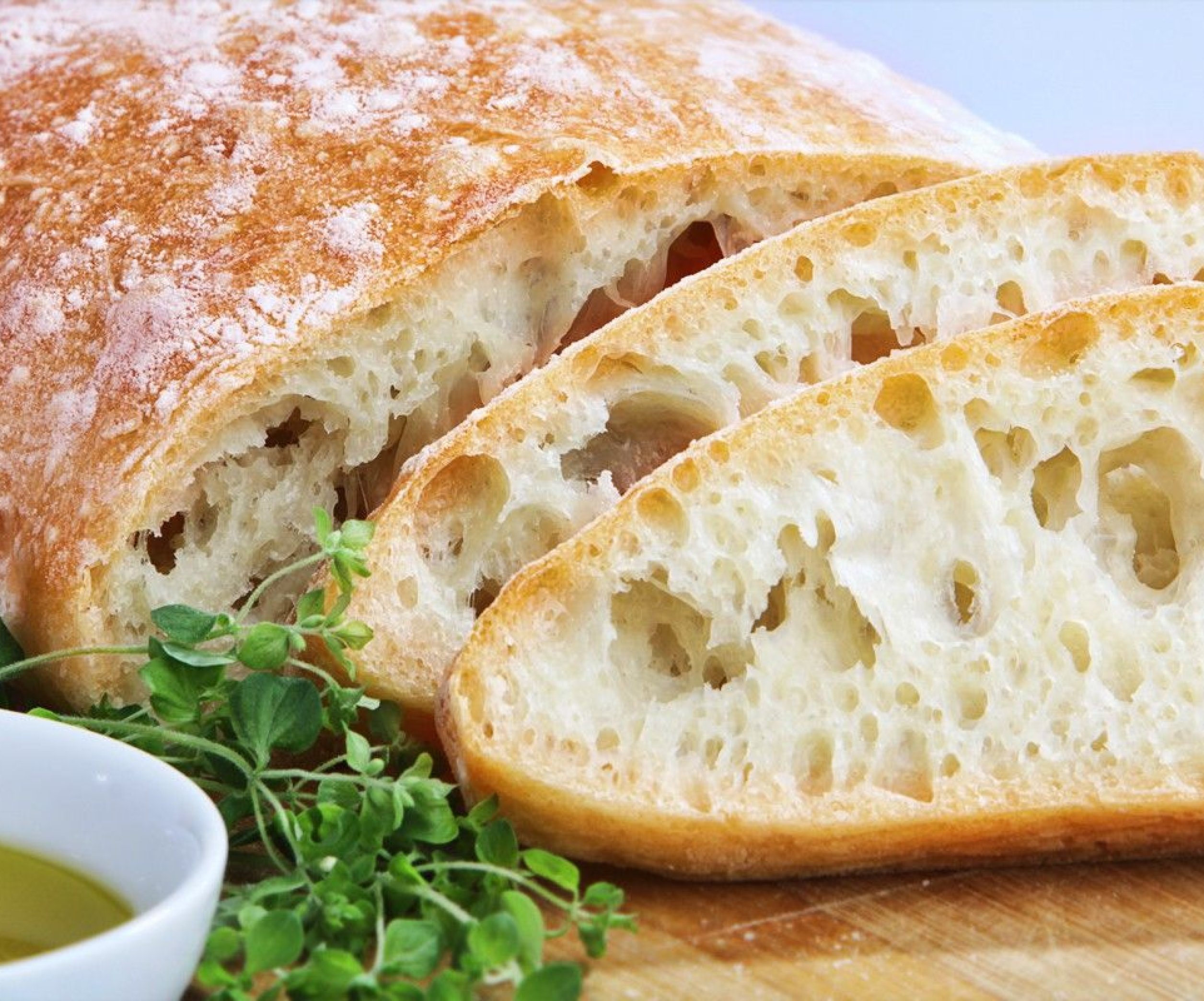 Хрустящий хлеб в духовке. Итальянский хлеб чиабатта. Чиабатта хлеб Италия. Итальянская булка чиабатта. Чиабатта Фокачча.
