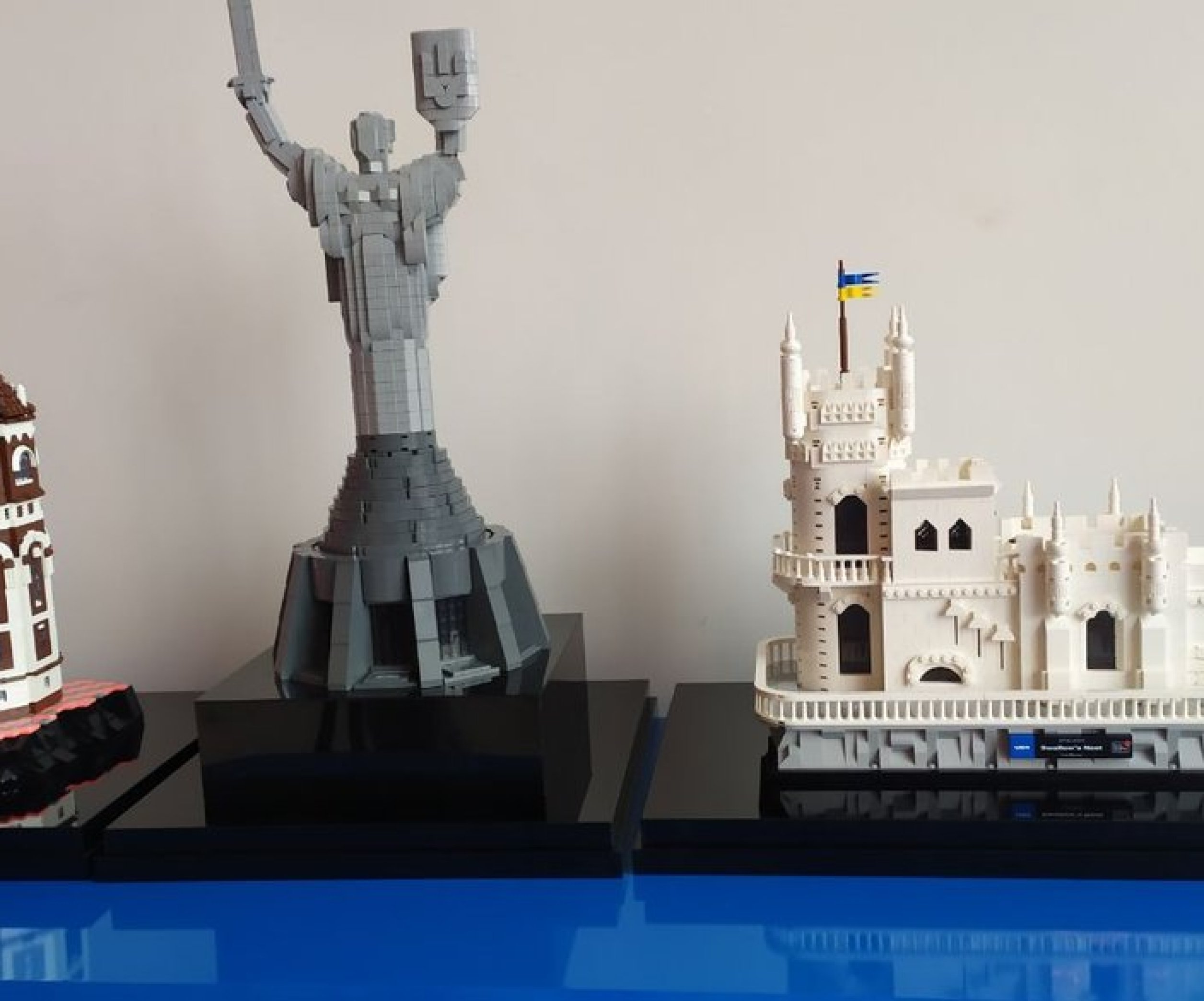 LEGO создал из конструктора Родину-мать, Ласточкино гнездо и башню из  Мариуполя, фото - Телеграф