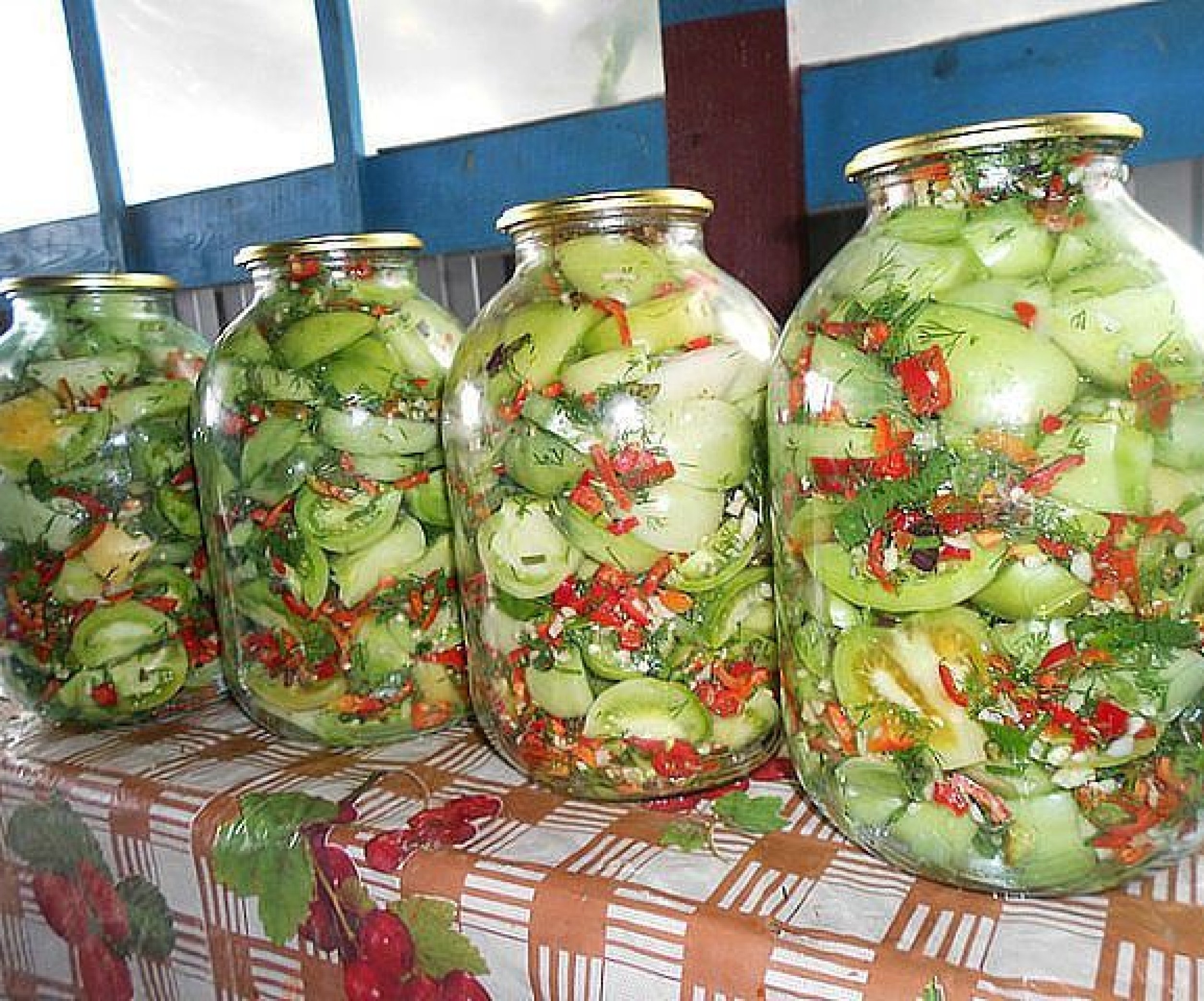 Маринованные зеленые помидоры в кисло-сладком, остром маринаде 
