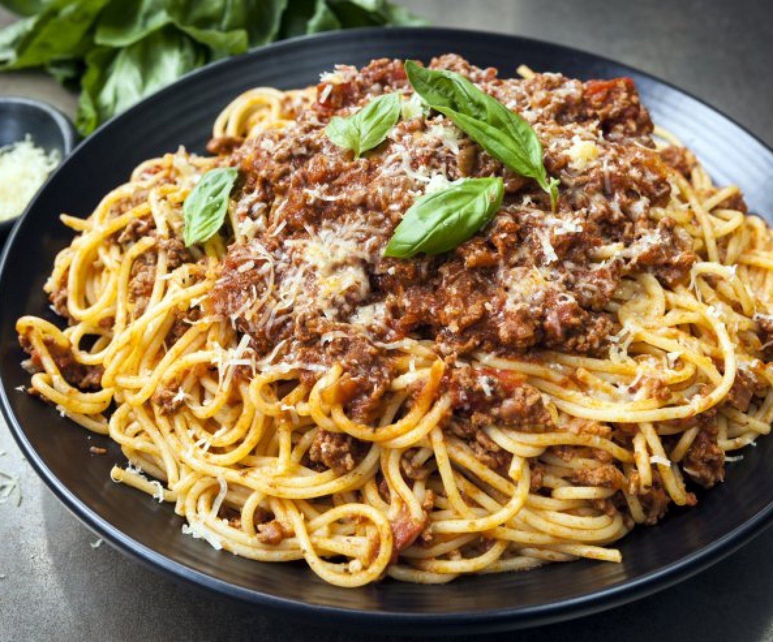 Вкусные спагетти болоньезе с фаршем. Классический рецепт