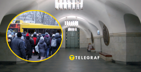 Станция метро и люди на остановке