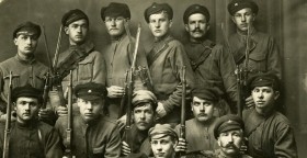 Латышские стрелки (на фото), как и балтийские матросы, были передовым отрядом большевиков во время октябрьского переворота и в годы Гражданской войны