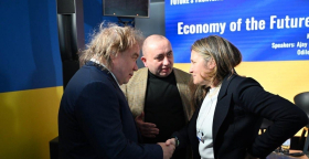 Сергей Тарасов (слева) и Христя Фриланд в Давосе. Фото — Facebook Сергея Тарасова