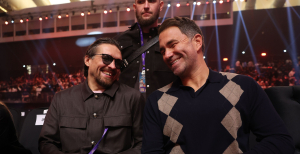 Александр Усик и промоутер Эдди Хирн