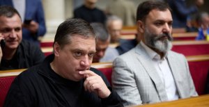 Романт Иванисов остается депутатом и ходит на заседания парламента