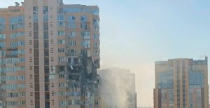 Потрапляння відбулося на 17-18 поверхах