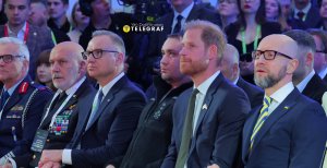 Принц Гарри рядом с Будановым и Яценюком