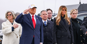 Трамп з Меланією, Сьюзі Вайлз (ліворуч) та Стів Уіткофф