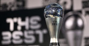 Трофей лучшему футболисту по версии ФИФА