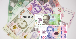 Всего выпускают по 30 тысяч 20-гривенных и 200-гривенных банкнот