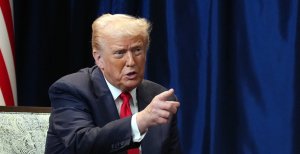 Дональд Трамп здивував мережу новою зачіскою