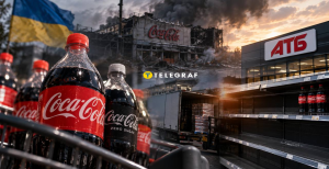 Coca-Cola на полках супермаркета.