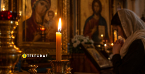 Свеча в церкви горит