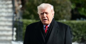 Дональд Трамп знову з’явився із синцем на руці