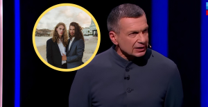 Владимир Соловьев и его сын со своим мужем