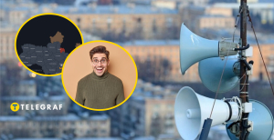 Чоловік сміється