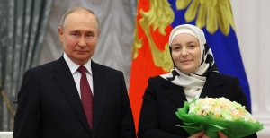 Дружина Кадирова має нагороду від Путіна