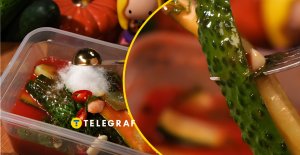 Мариновані огірки з томатом: хрумтять так, що за вуха не відтягнеш (відео)