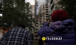 Пошкоджена багатоповерхівка у Печерському районі столиці