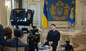 Володимир Зеленський під час розмови з журналістами