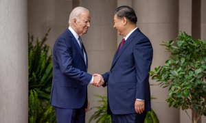 Байден после переговоров назвал Си "диктатором"