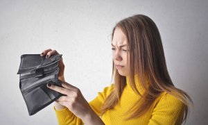 Перші отримувачі вже стикаються зі списанням залишків коштів