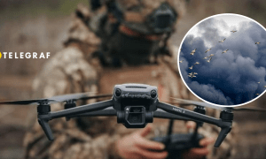 Военный с дроном и дым после взрыва