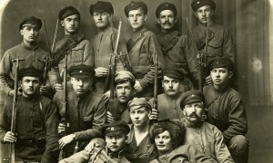 Латиські стрілки (на фото), як і балтійські матроси, були передовим загоном більшовиків під час жовтневого перевороту і в роки Громадянської війни