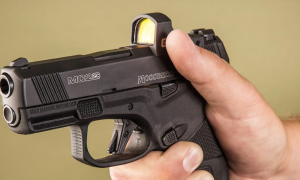 Невідомий влаштував