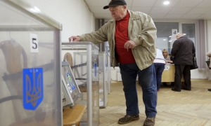 Западу важно сохранить демократию в Украине