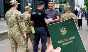 Как действовать, если не выпускают из помещения ТЦК