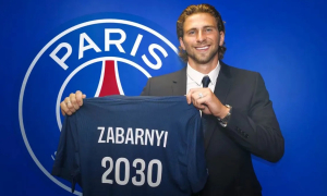 Ілля Забарний з формою ПСЖ