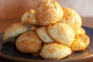 Отличная закуска: заварные шарики с сыром