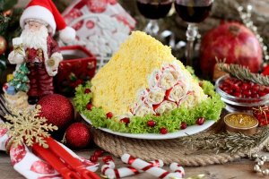 Салат "Монастырская изба" из крабовых палочек